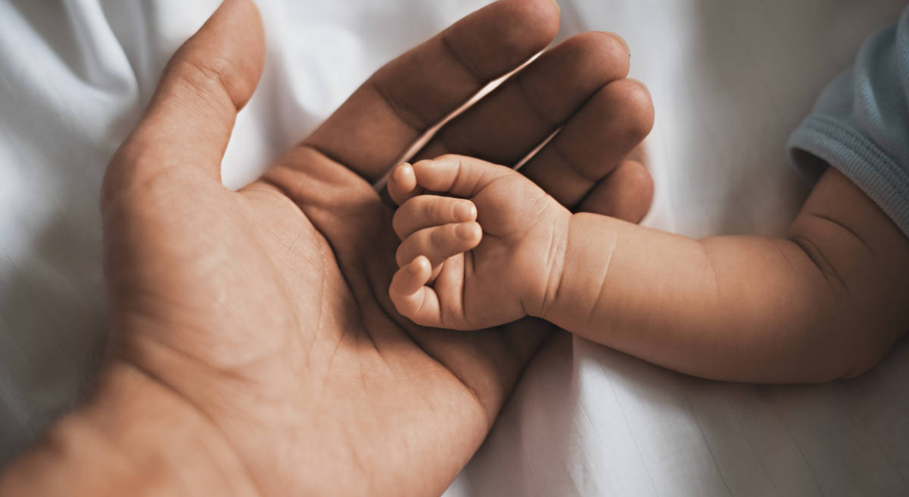 Licença-paternidade de 20 dias é realidade para juízes, mas não para outros servidores, diz análise